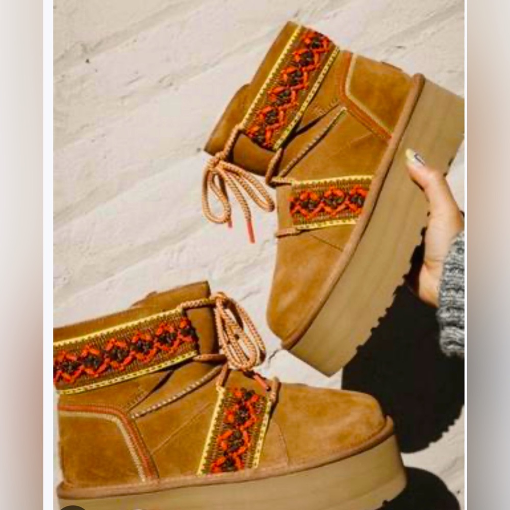 NEW UGG - Classic Mini II Braid Platform - Picture 13 of 16